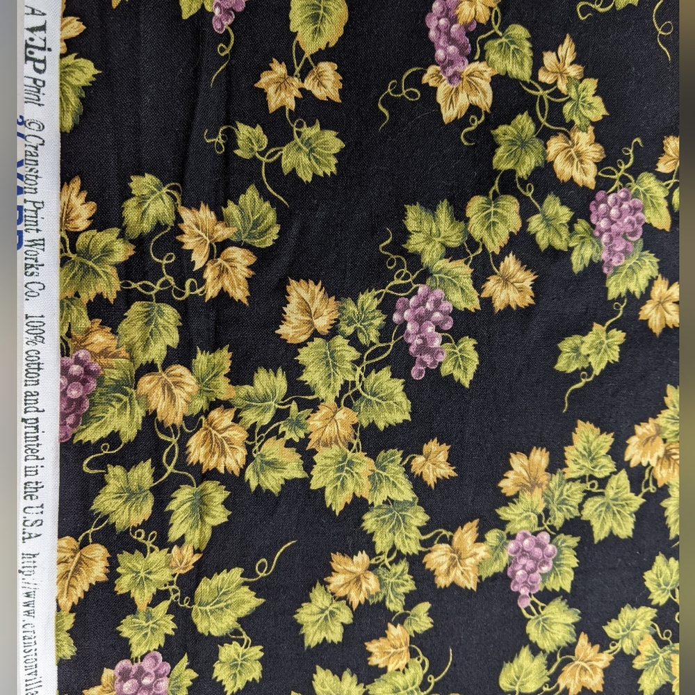 Vtg Cranston VIP black w purple grapes, green vines, 100% cotton, made in USA